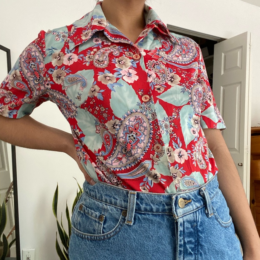 Retro vintage paisley button up